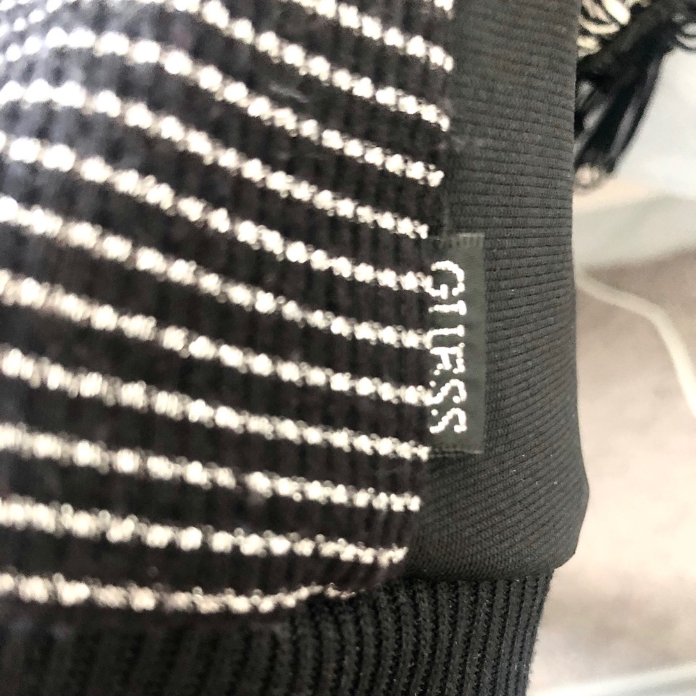 ☀️GUESS pullover sweater - Picture 6 of 6